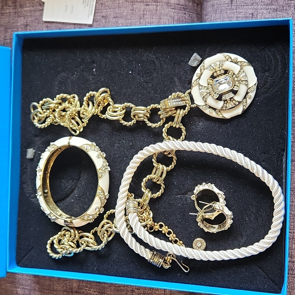 Heidi Daus 2 necklace set with bracelet & earrings
